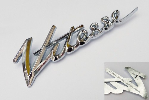 Distintivo con scritta - , cromato